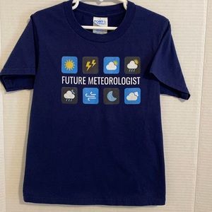 Navy short sleeved t shirt “future meteorologist” SZ 5/6.